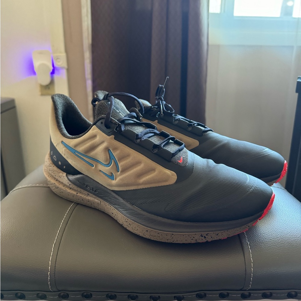 Nike Winflo 9 Shield Running Shoe